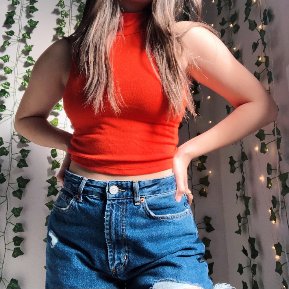 ORANGE TURTLENECK